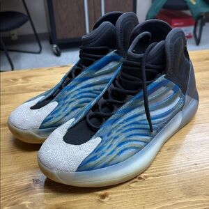 Yeezy Quantum Frozen Blue